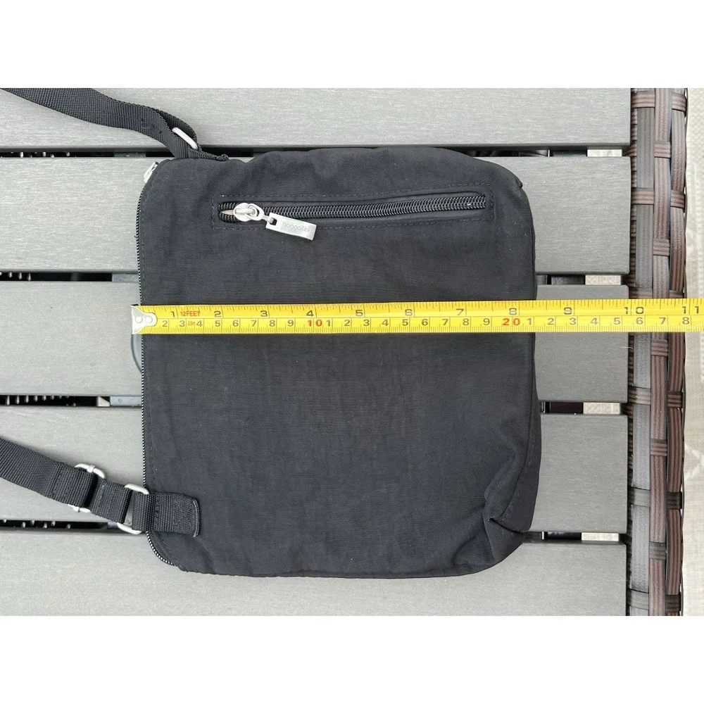 Baggallini Crossbody Bag‎ Nylon Black Travel Purse Zipper Adjustable Small
